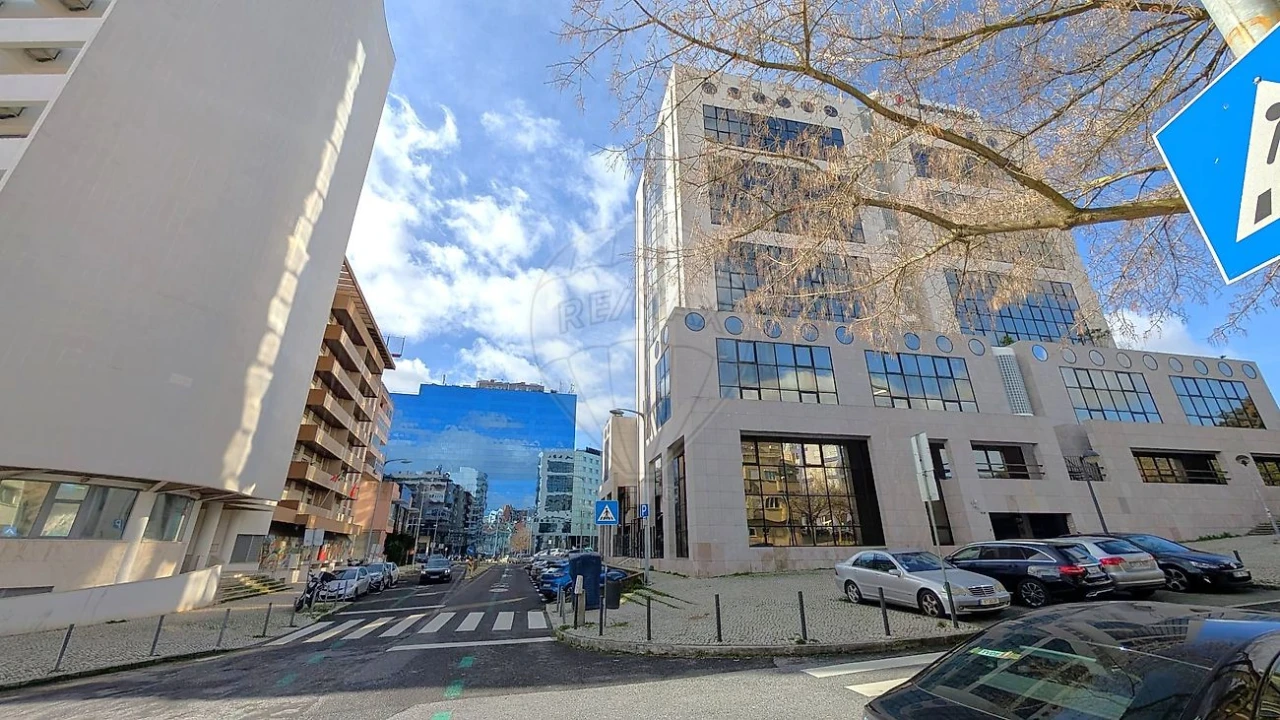 Apartamento T2 para Arrendamento em Avenidas Novas Foto 18