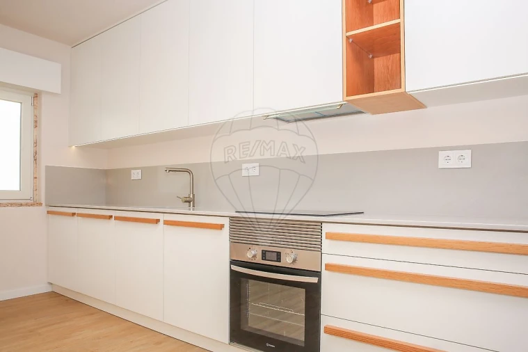 Apartamento T3 para Arrendamento em Póvoa de Santa Iria e Forte da Casa Foto 2