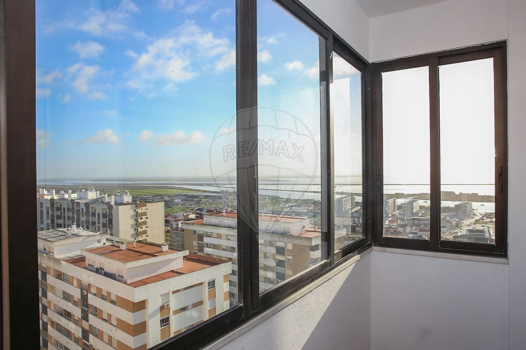 Apartamento T3 para Arrendamento em Póvoa de Santa Iria e Forte da Casa Foto 33