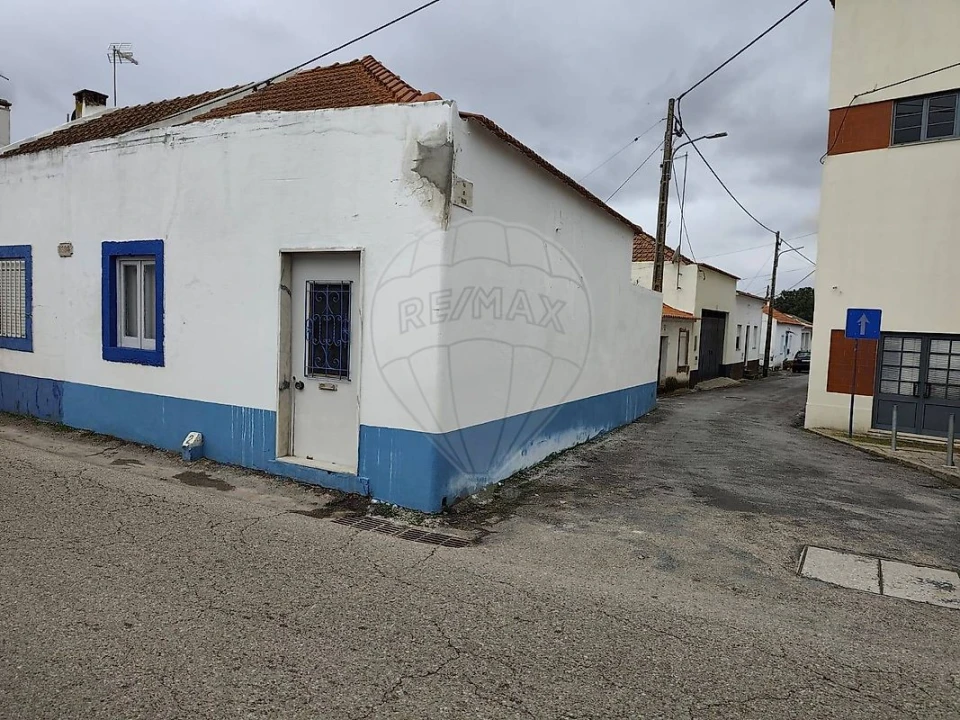 Moradia T2 para Venda em Raposa Foto 1