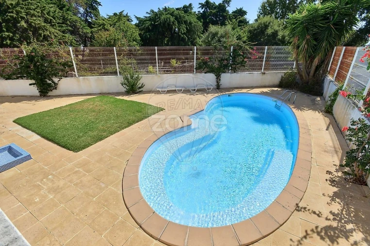 Apartamento T3 para Arrendamento em São Domingos de Rana Foto 35