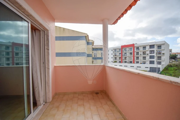 Apartamento T3 para Arrendamento em São Domingos de Rana Foto 27