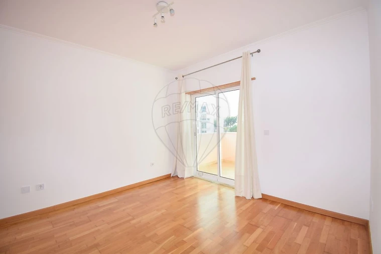 Apartamento T3 para Arrendamento em São Domingos de Rana Foto 23