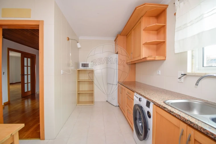 Apartamento T3 para Arrendamento em São Domingos de Rana Foto 21