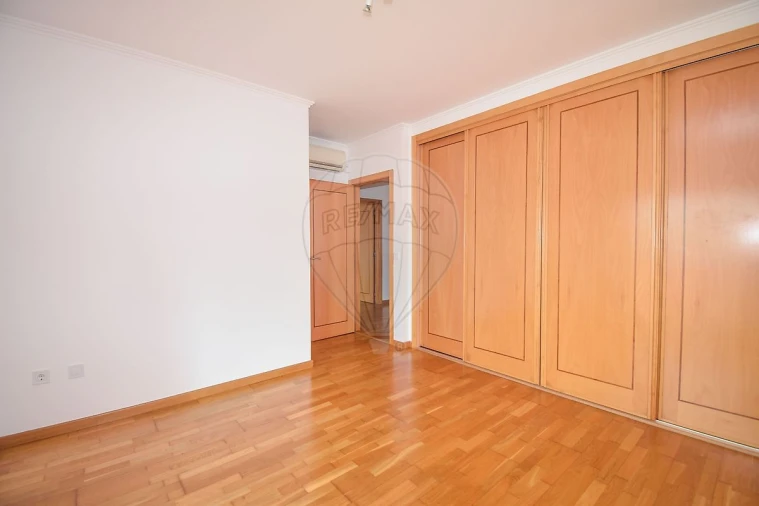 Apartamento T3 para Arrendamento em São Domingos de Rana Foto 26