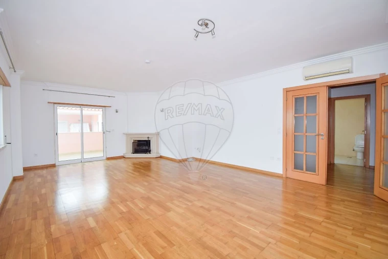 Apartamento T3 para Arrendamento em São Domingos de Rana