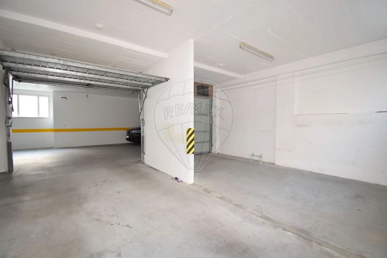 Apartamento T3 para Arrendamento em São Domingos de Rana Foto 34