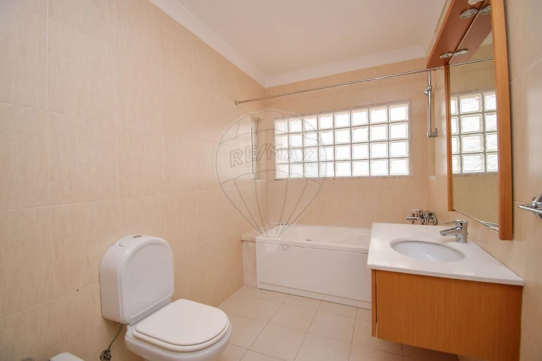 Apartamento T3 para Arrendamento em São Domingos de Rana Foto 15