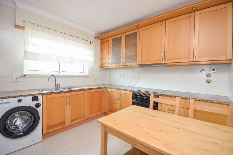 Apartamento T3 para Arrendamento em São Domingos de Rana Foto 19