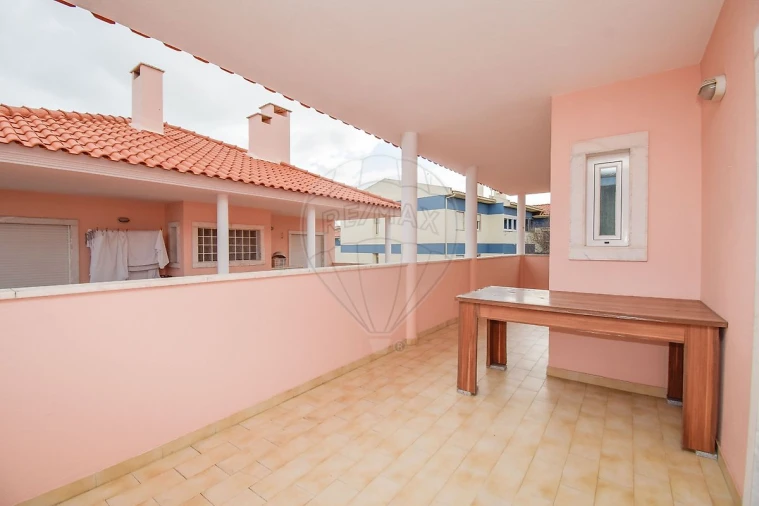 Apartamento T3 para Arrendamento em São Domingos de Rana Foto 13