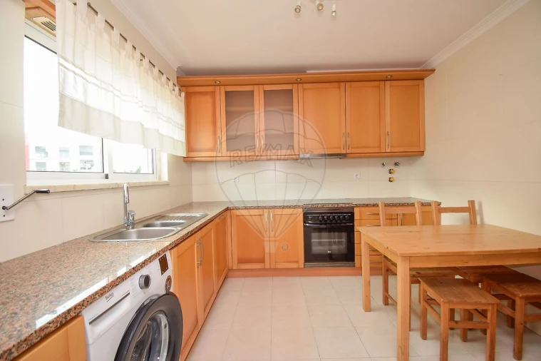 Apartamento T3 para Arrendamento em São Domingos de Rana Foto 20