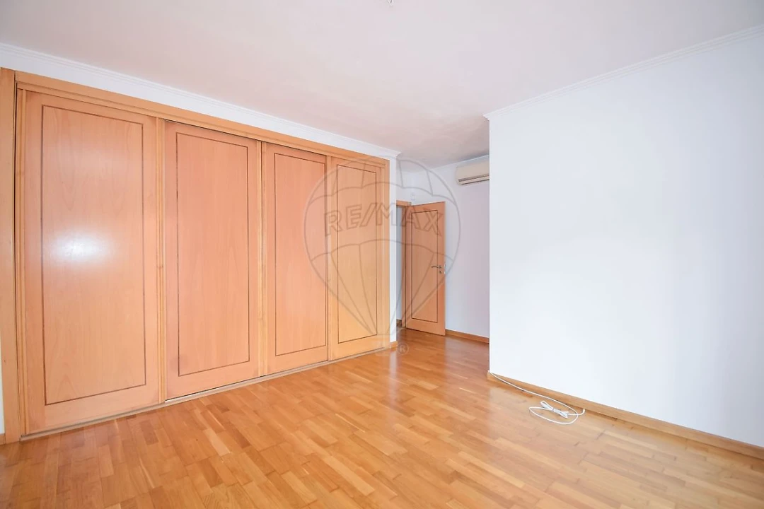 Apartamento T3 para Arrendamento em São Domingos de Rana Foto 10