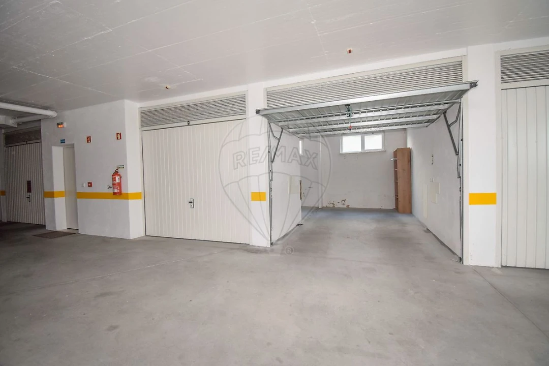 Apartamento T3 para Arrendamento em São Domingos de Rana Foto 33