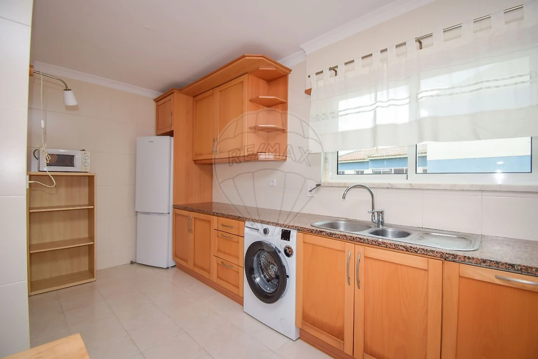 Apartamento T3 para Arrendamento em São Domingos de Rana Foto 18