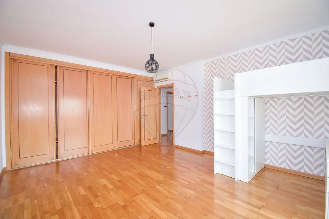 Apartamento T3 para Arrendamento em São Domingos de Rana Foto 25