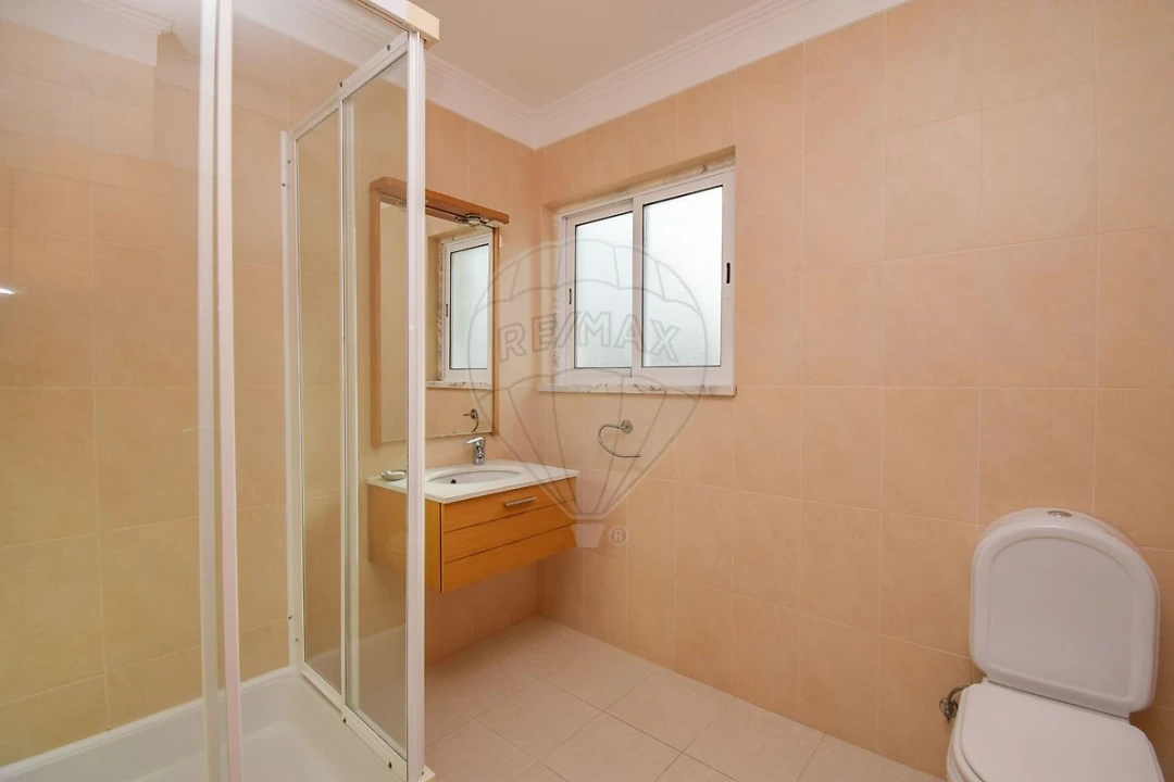 Apartamento T3 para Arrendamento em São Domingos de Rana Foto 22