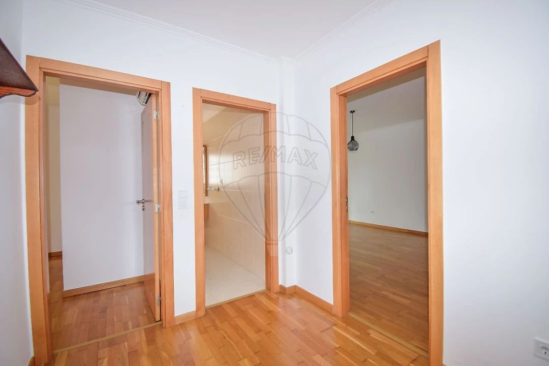 Apartamento T3 para Arrendamento em São Domingos de Rana Foto 17