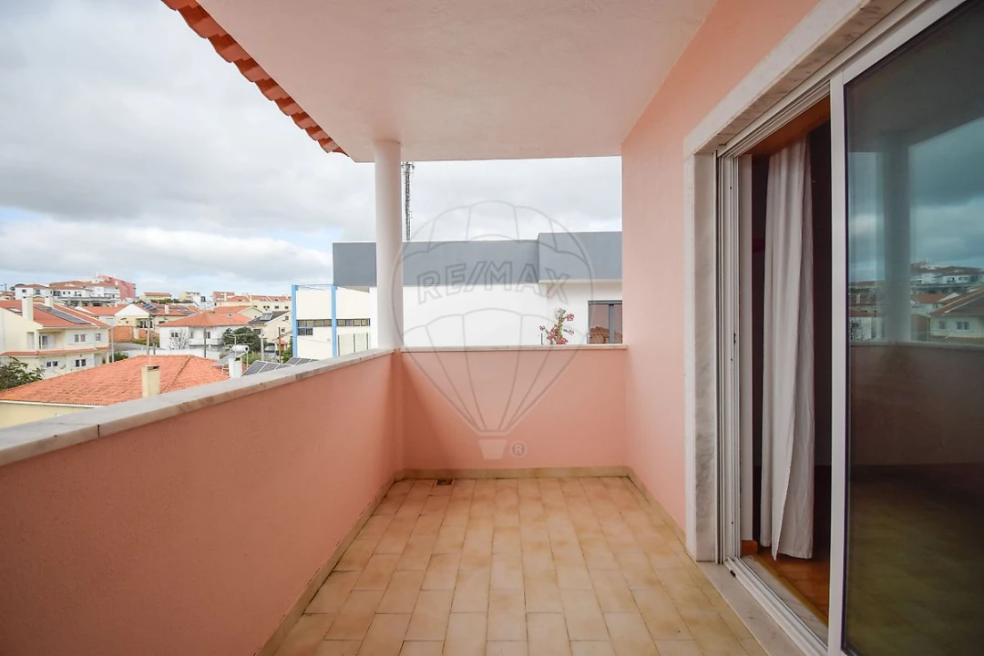 Apartamento T3 para Arrendamento em São Domingos de Rana Foto 28