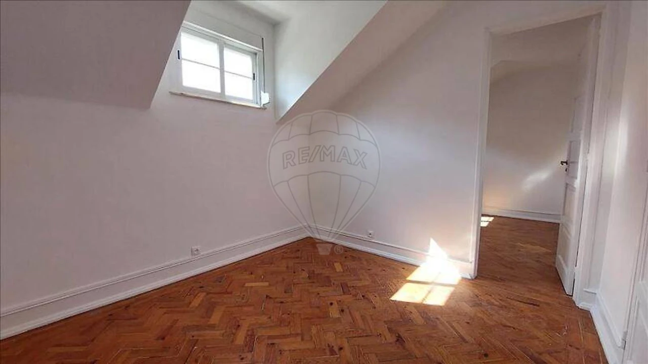 Apartamento T3 para Venda em Queluz e Belas Foto 3