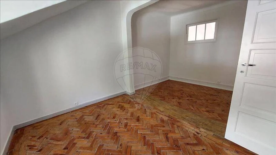 Apartamento T3 para Venda em Queluz e Belas Foto 4