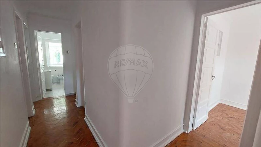 Apartamento T3 para Venda em Queluz e Belas Foto 9