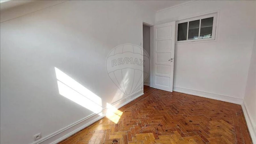 Apartamento T3 para Venda em Queluz e Belas Foto 5