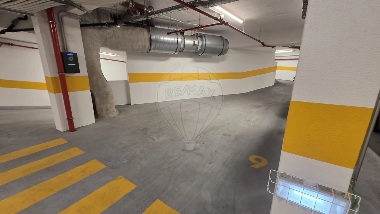 Apartamento T1 para Venda em Santo António Foto 18