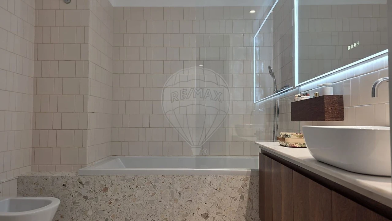 Apartamento T1 para Venda em Santo António Foto 13