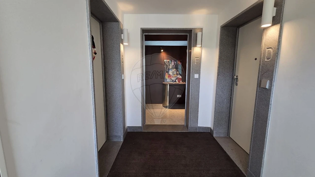 Apartamento T1 para Venda em Santo António Foto 22