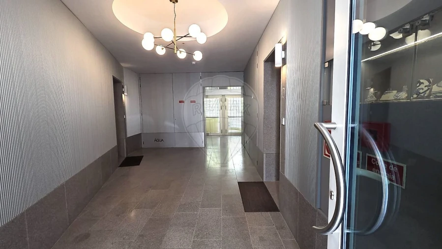 Apartamento T1 para Venda em Santo António Foto 25