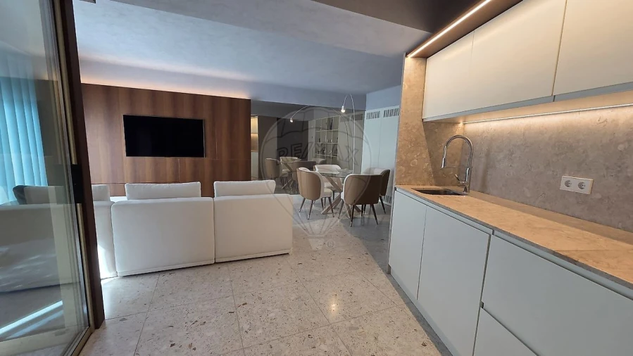 Apartamento T1 para Venda em Santo António Foto 6