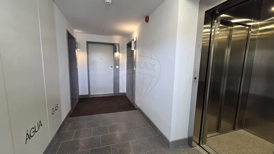 Apartamento T1 para Venda em Santo António Foto 23