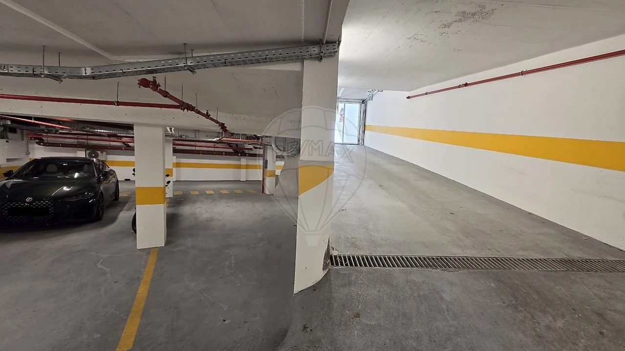 Apartamento T1 para Venda em Santo António Foto 19