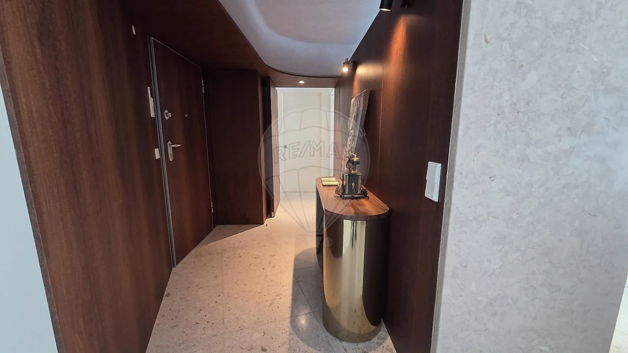 Apartamento T1 para Venda em Santo António Foto 4