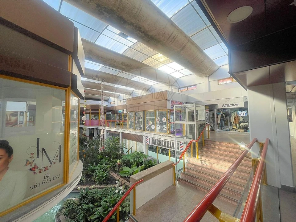 Loja para Venda em Cacém e São Marcos Foto 8