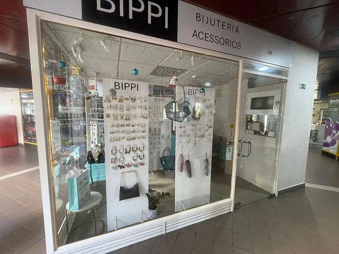 Loja para Arrendamento em Cacém e São Marcos