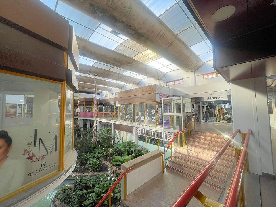 Loja para Arrendamento em Cacém e São Marcos Foto 8