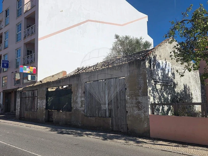 Armazém para Venda em Almargem do Bispo, Pêro Pinheiro e Montelavar