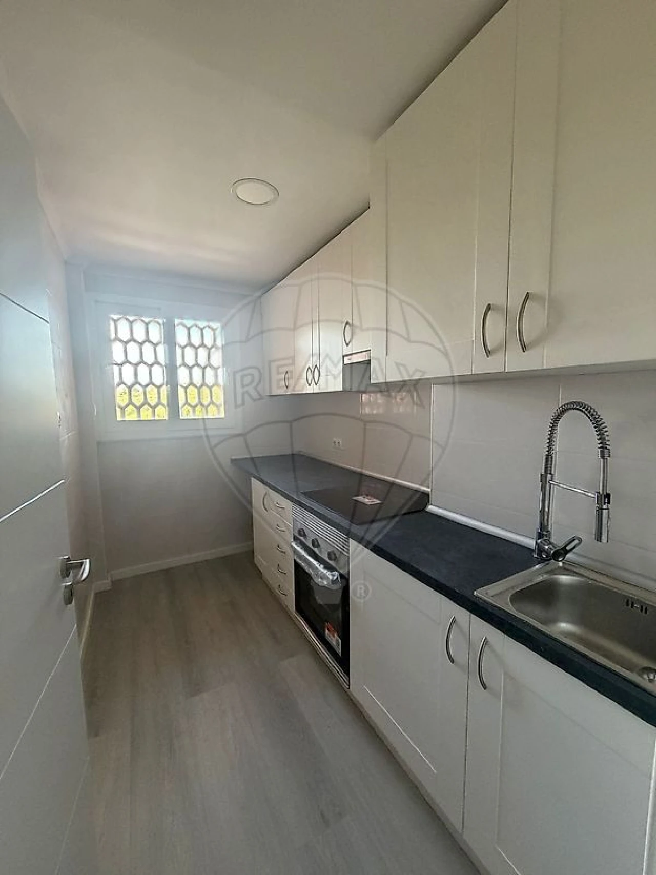 Apartamento T2 para Arrendamento em Pontinha e Famões Foto 1