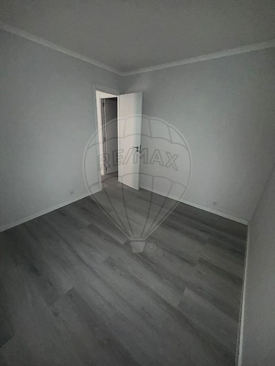 Apartamento T2 para Arrendamento em Pontinha e Famões Foto 5