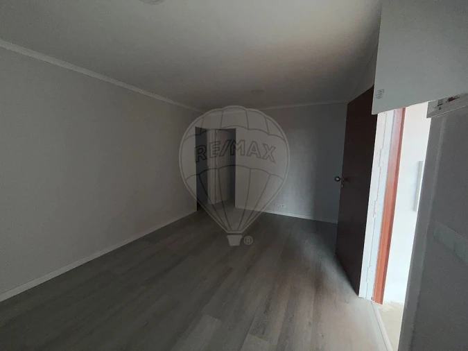 Apartamento T2 para Arrendamento em Pontinha e Famões Foto 3