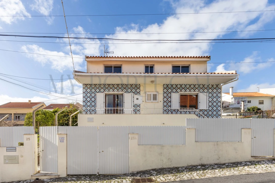 Moradia T4 para Venda em Queluz e Belas Foto 1