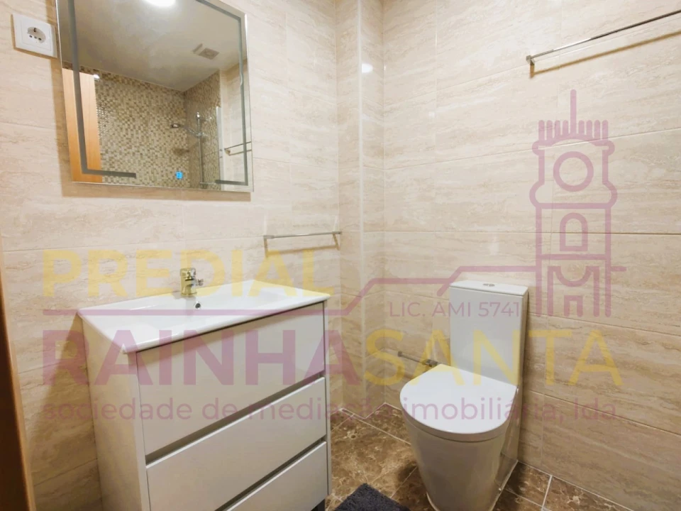 Apartamento T2 para Arrendamento em Santa Clara e Castelo Viegas Foto 12