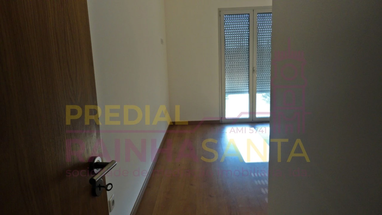 Apartamento T2 para Arrendamento em Santa Clara e Castelo Viegas Foto 8