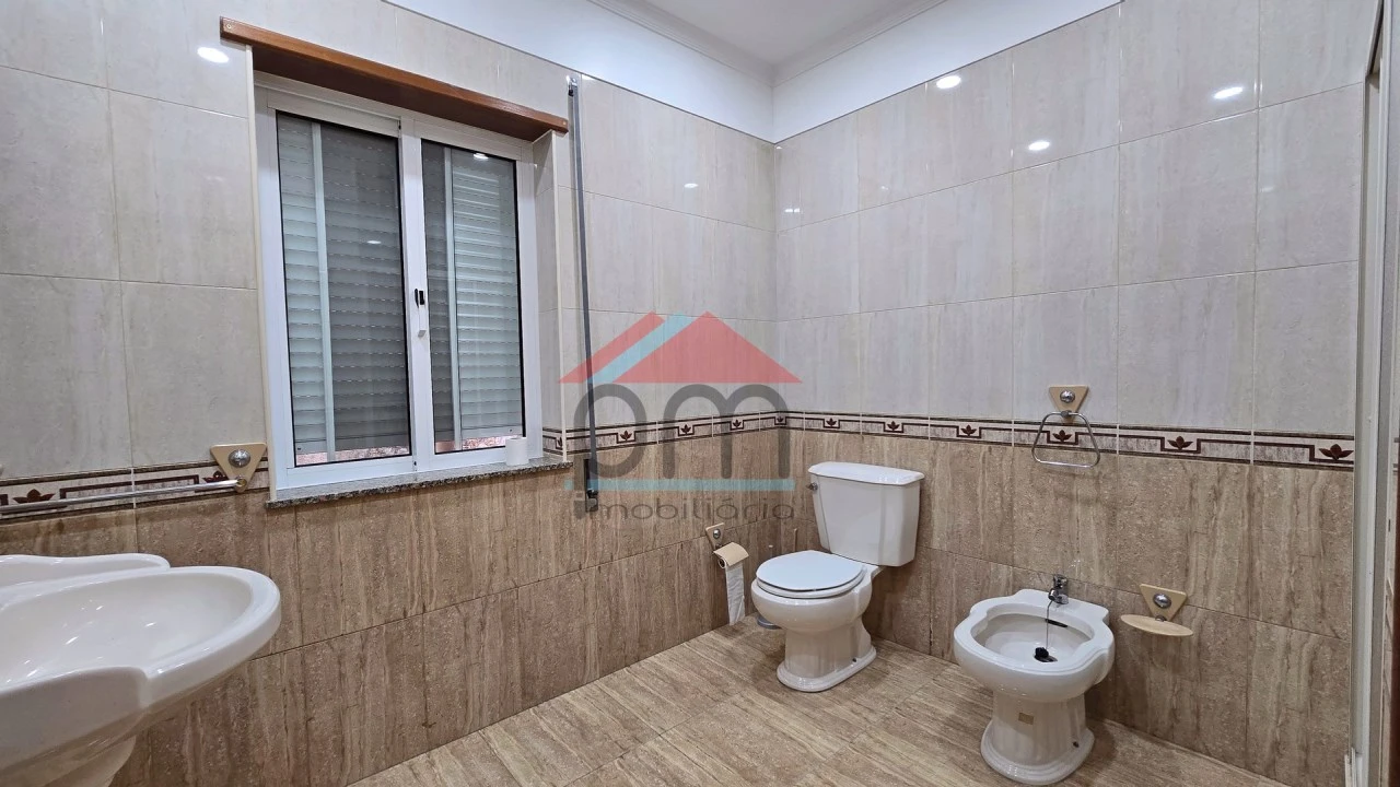 Moradia T3 para Venda em Boivão Foto 6