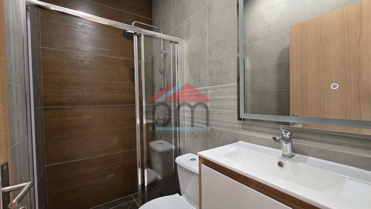 Moradia T3 para Venda em Boivão Foto 11