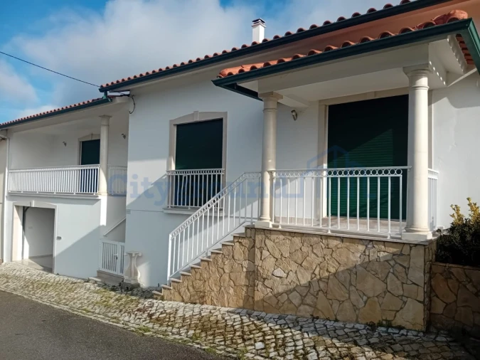 Moradia T2 para Venda em Reguengo do Fetal Foto 1