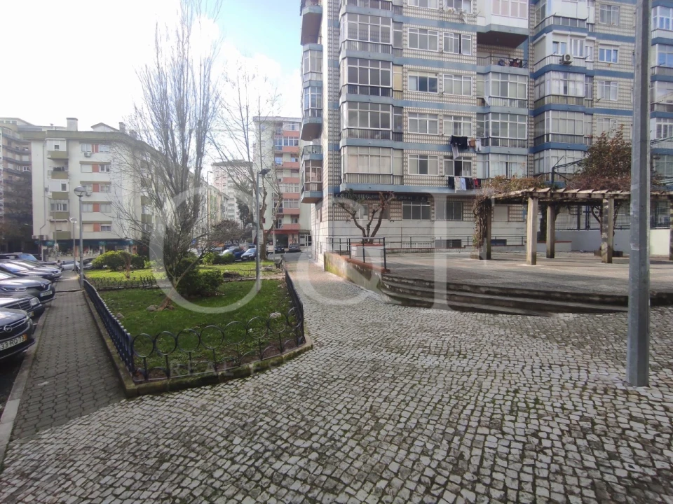 Apartamento T2 para Venda em Massamá e Monte Abraão Foto 28