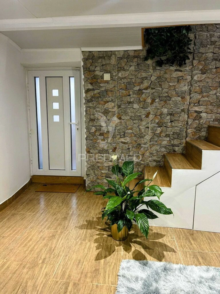 Moradia T1 para Venda em Poiares e Canelas Foto 18