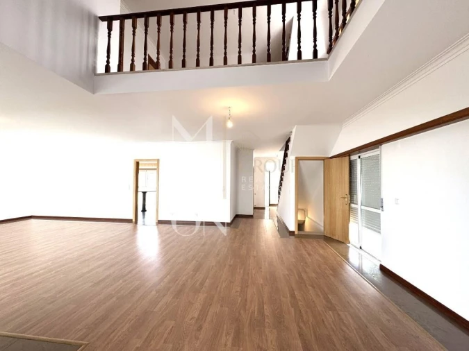 Moradia T4 para Venda em Sesimbra (Castelo) Foto 5